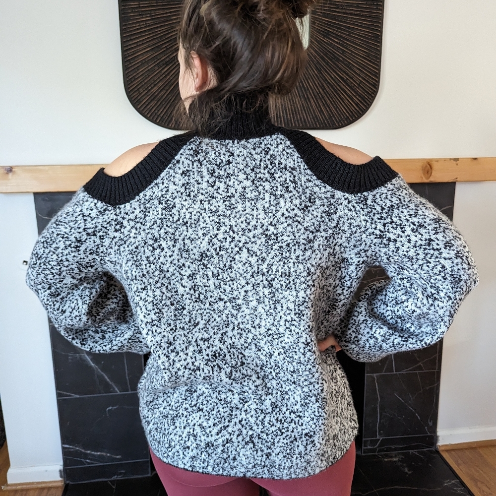 Women's POL Cold Shoulder Turtleneck Sweater Size Small Grey Black NWT - Picture 9 of 12